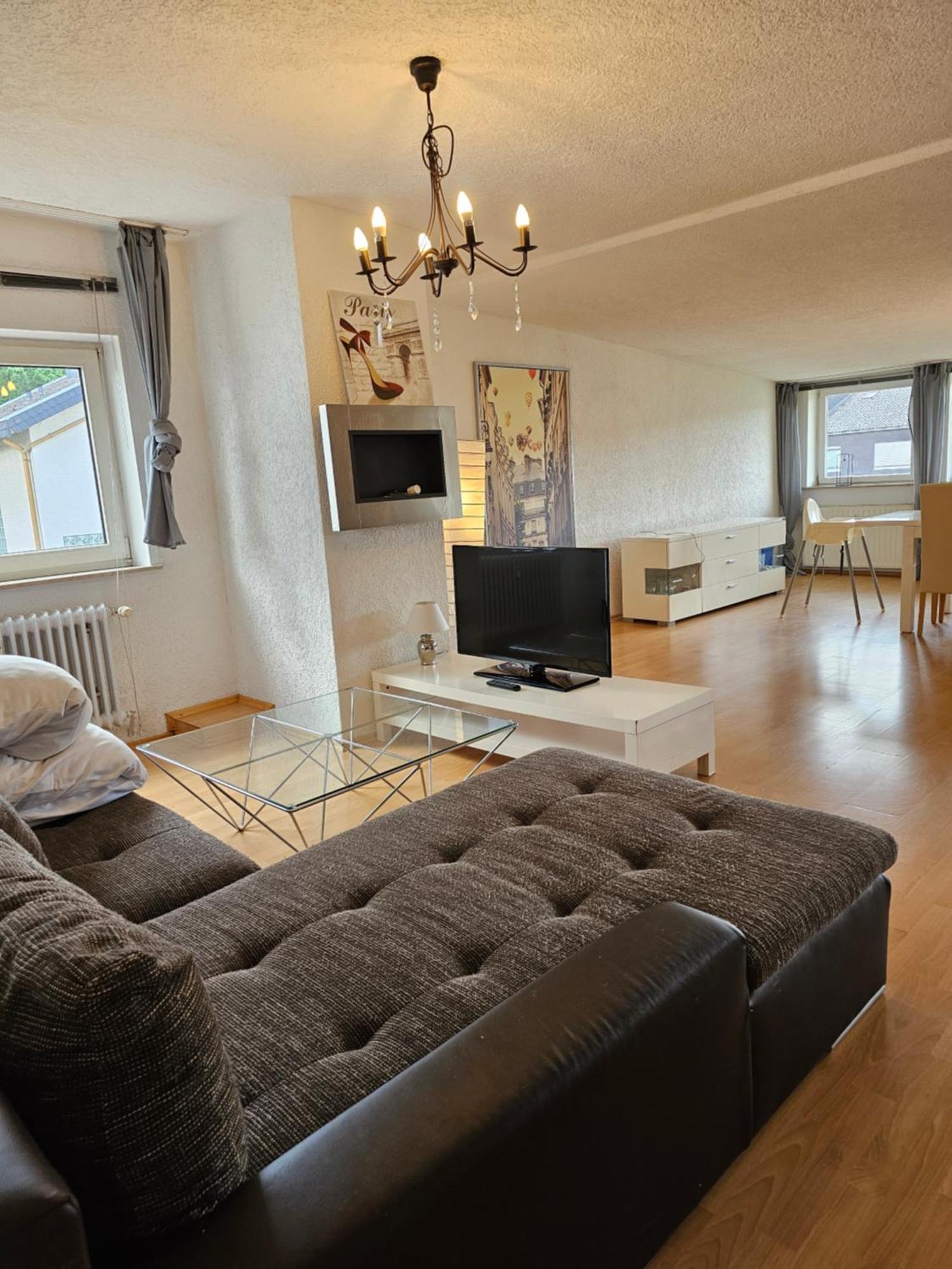 Apartmenthaus - *