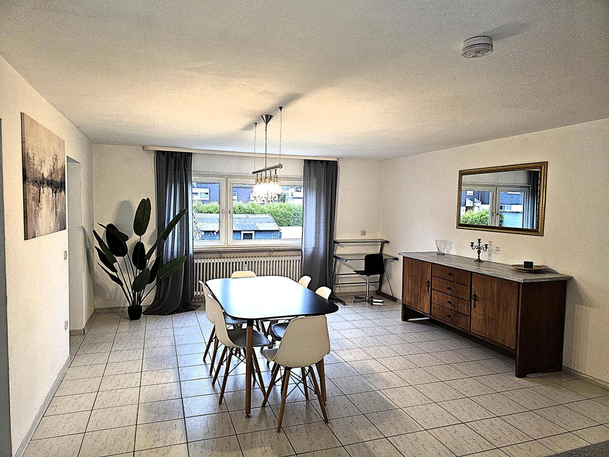 Apartmenthaus - *