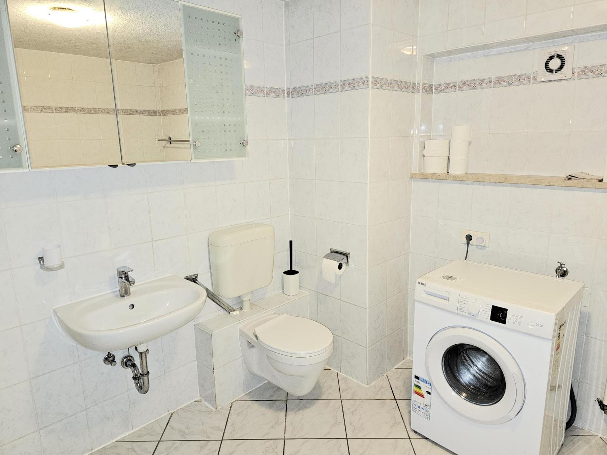 Apartmenthaus - *